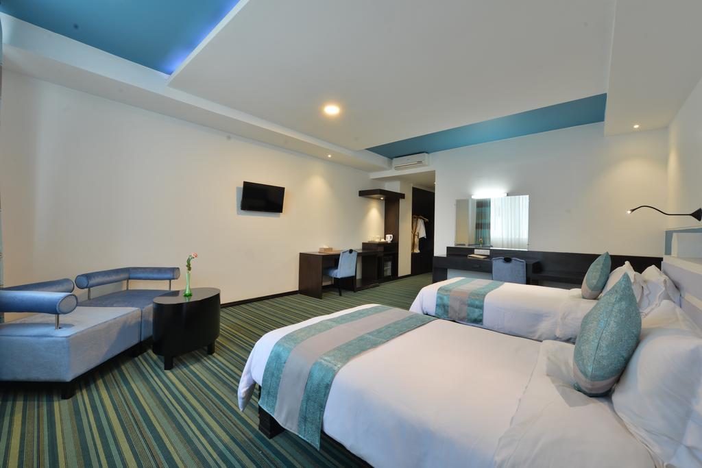 Hotel Marvel Mandalay Buitenkant foto