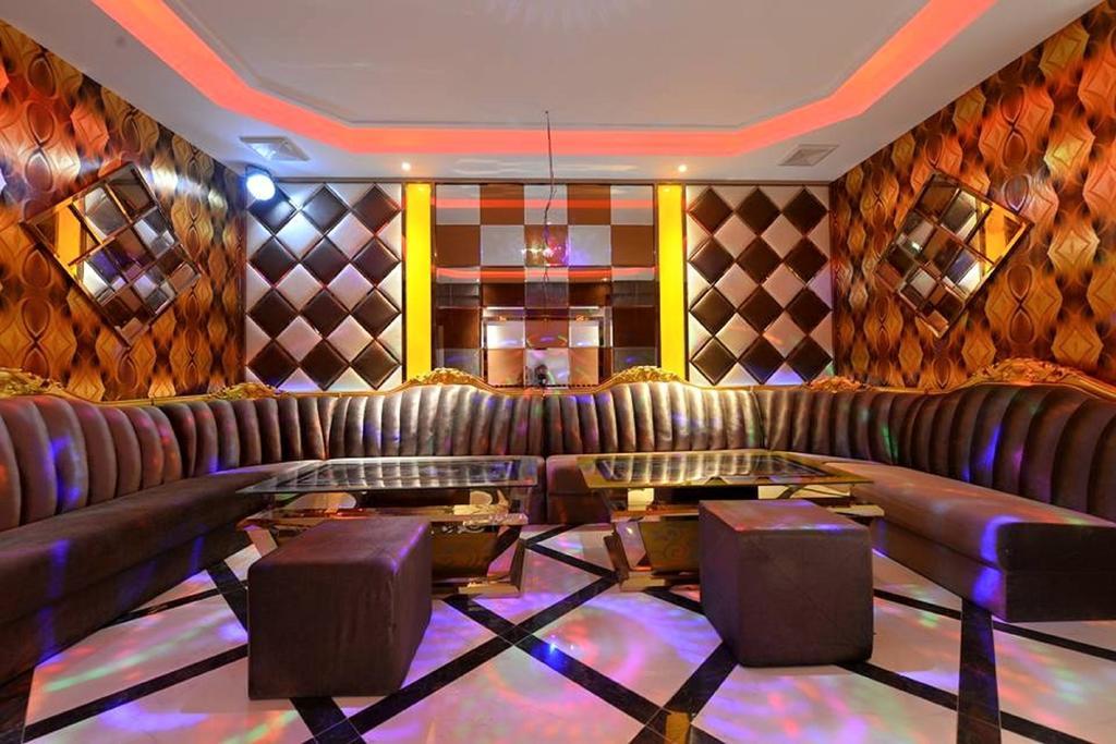 Hotel Marvel Mandalay Buitenkant foto
