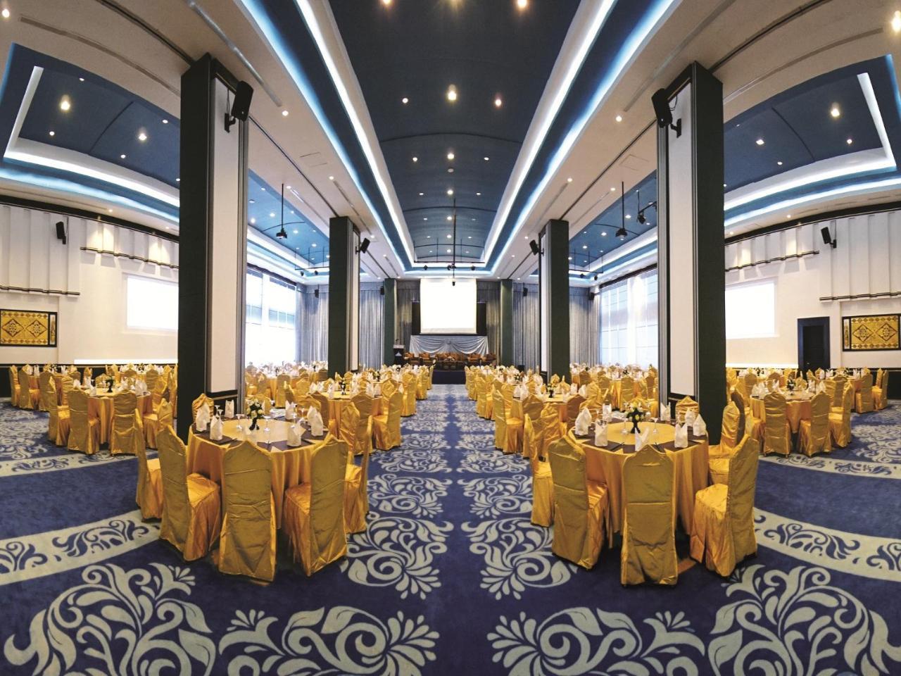 Hotel Marvel Mandalay Buitenkant foto